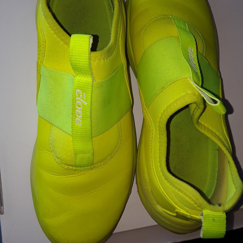Clove comfort sneakers. Neon yellow. Size 7.5 preloved with some blemishes